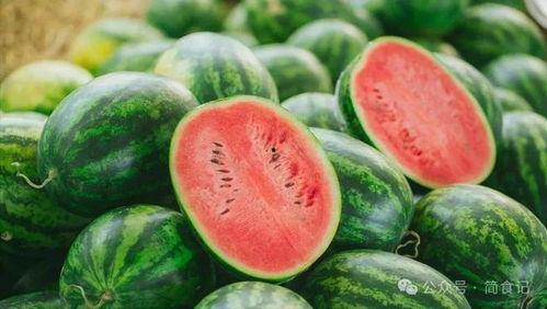 过年也不能忘记吃瓜,吃瓜不忘欢乐时光