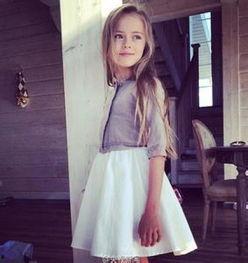 全球最美9岁女孩网红,9岁萌娃网红，惊艳亮相，美得令人心动！