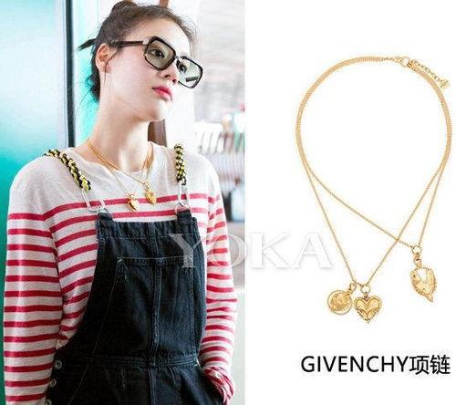 饰品明星日常搭配,饰品点缀下的时尚风采