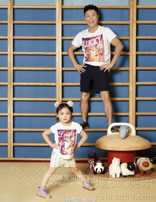 网红亲子服拍照图片,网红亲子服拍照瞬间，温馨亲子时光