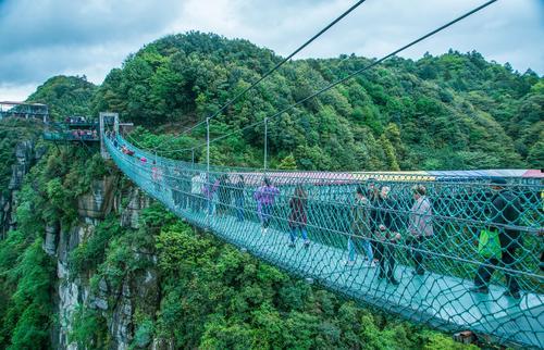 彭水景区网红吊桥工程,打造空中观光新地标