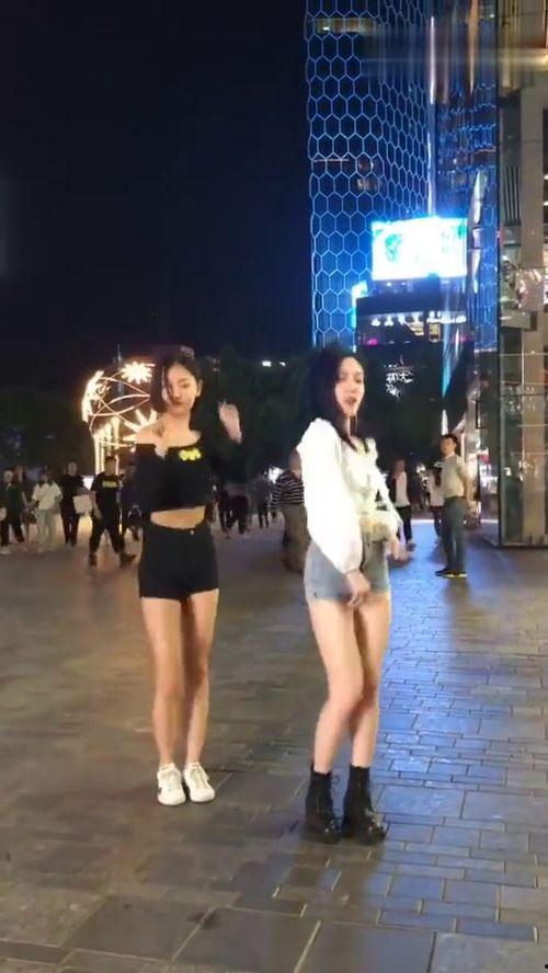 小网红跳穿鞋舞蹈,潮流新风尚席卷而来